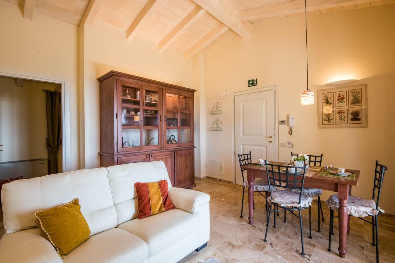 Casa Vacanze Squarcialupi Кастелина ин Шианти Экстерьер фото